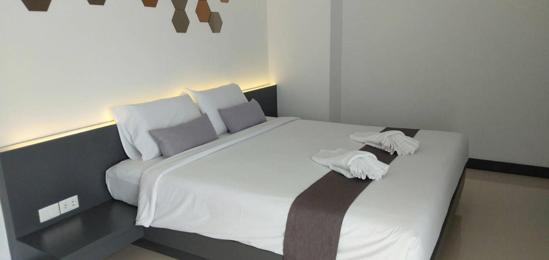 Flipper House Hotel - Sha Extra Plus Pattaya Room photo